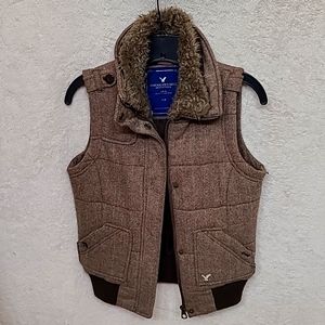 American Eagle, small, houndstooth brown and blue, fur-lined collar.